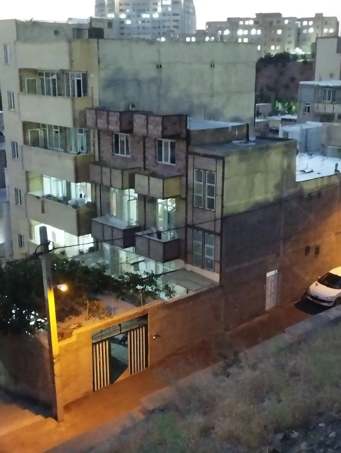خانه ۲۱۰ متری