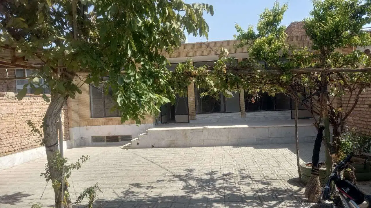خانه ۳۰۲ متری در بهترین موقعیت خورزوق مدافعان حرم