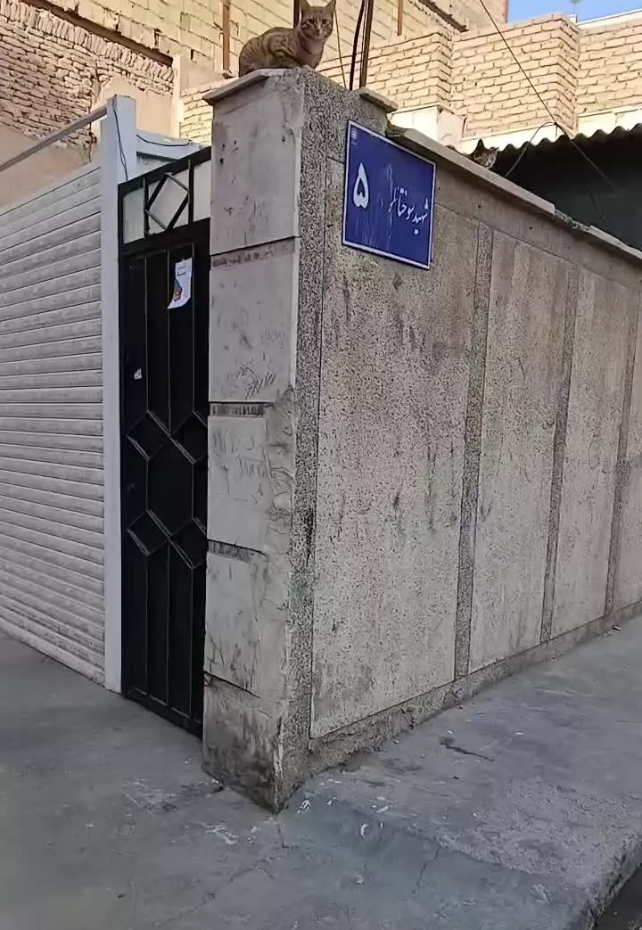زیر زمین فروشی معاوضه با آهن و بتن