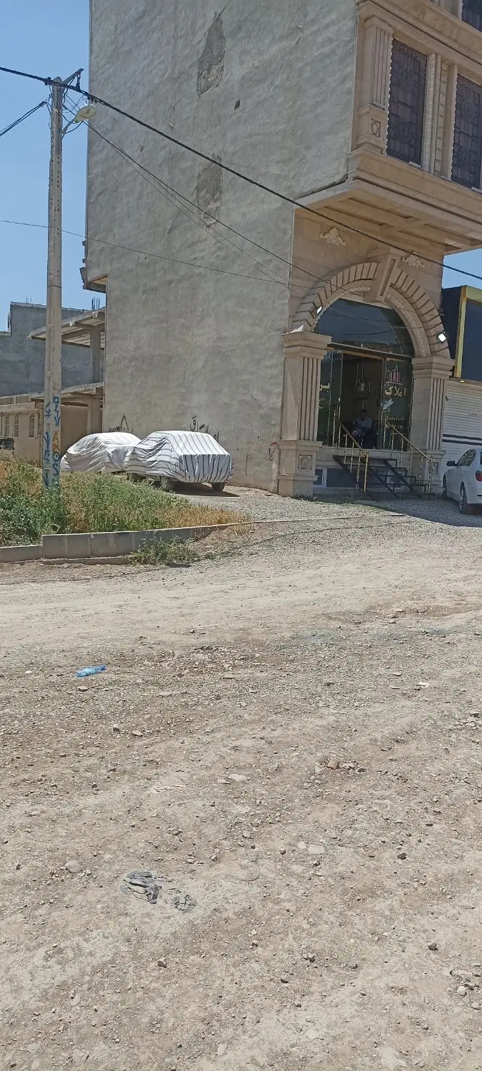 زمین سه نبش روی صد متری دانشگر