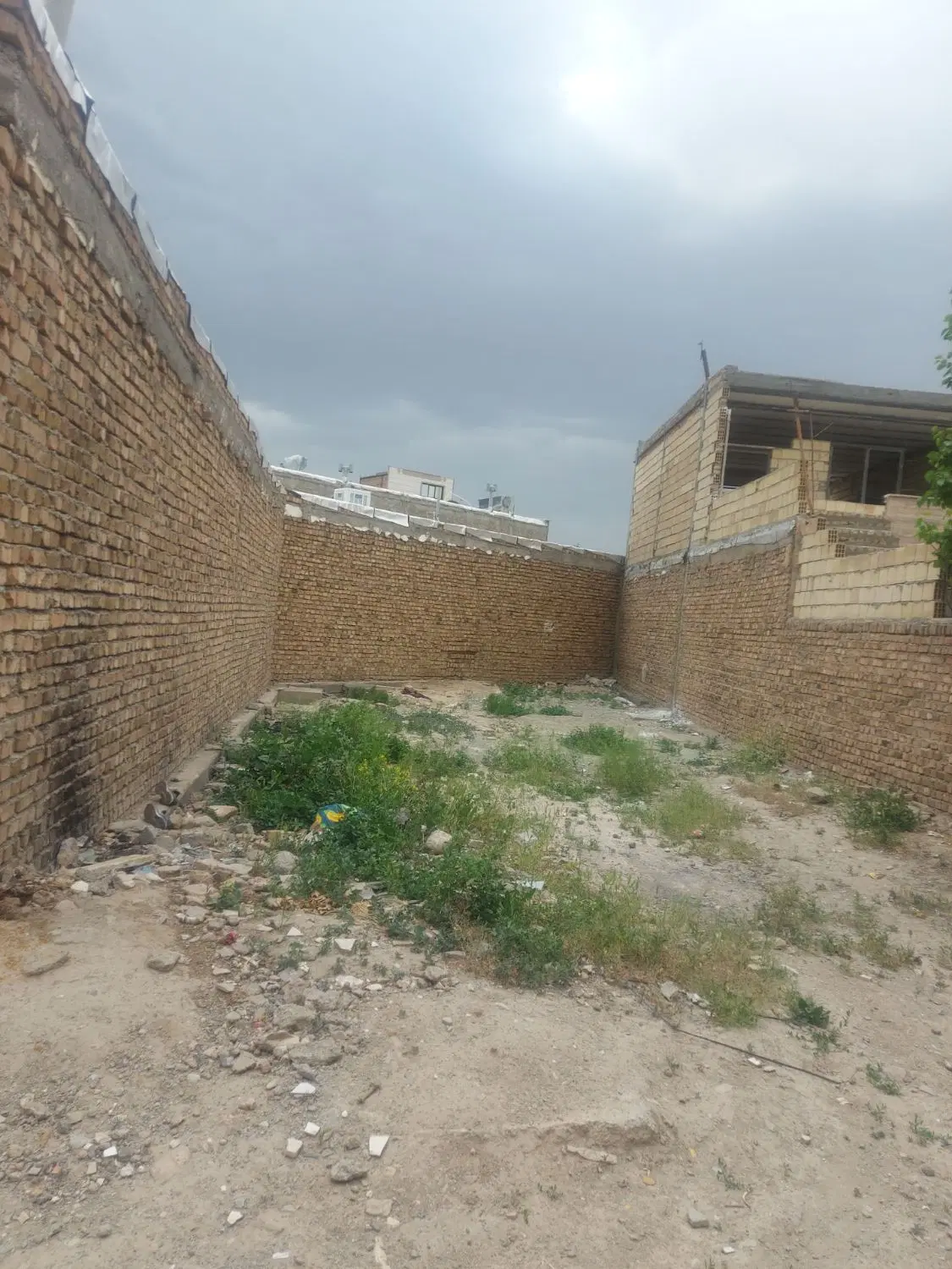 زمین  ۱۲۰ متری