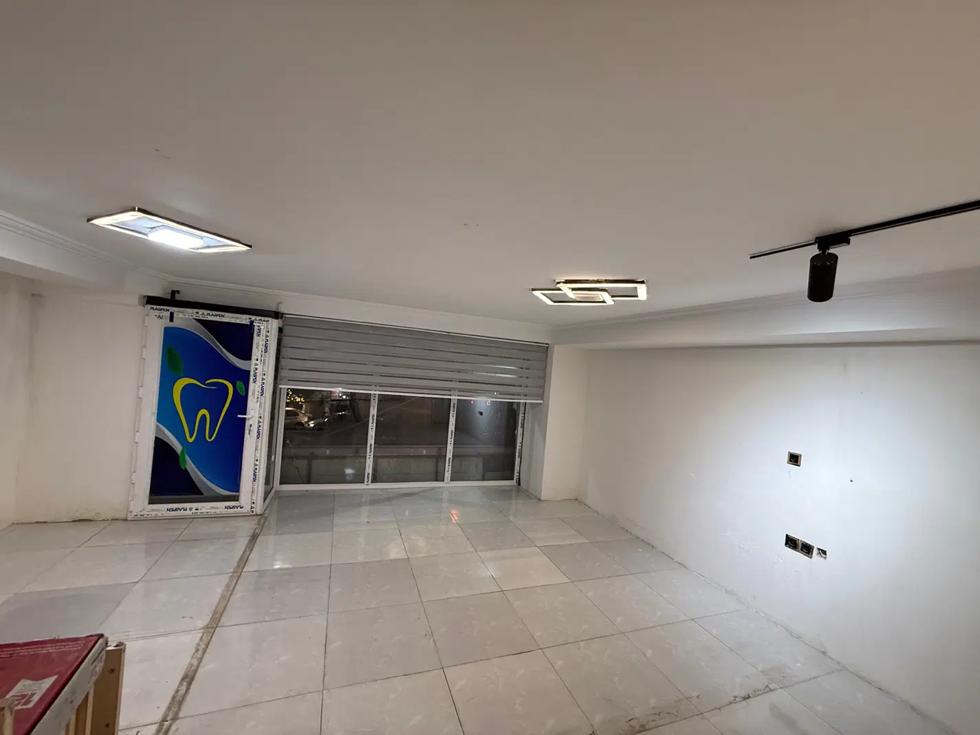۷۰ متر تجاری بر بیست متری