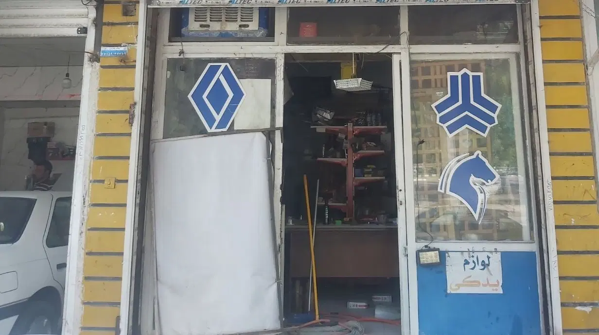 مغازه بر خیابان جاده قدیم