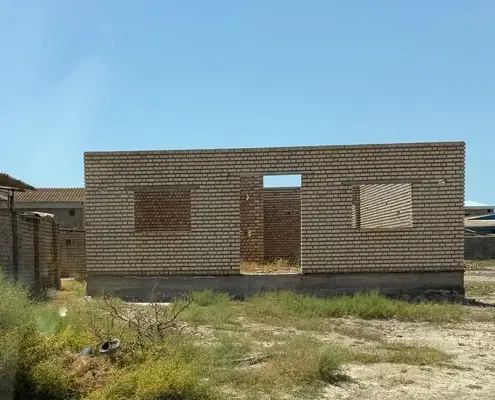 خانه ویلایی آجر چینی شده نیمه ساخت ۱۱۸ متر