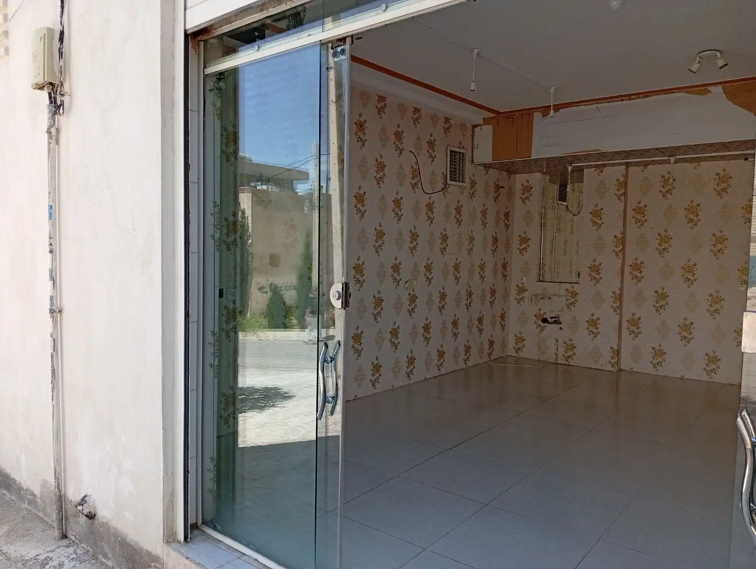 رهن و اجاره مغازه ۳۵متری درصدرا