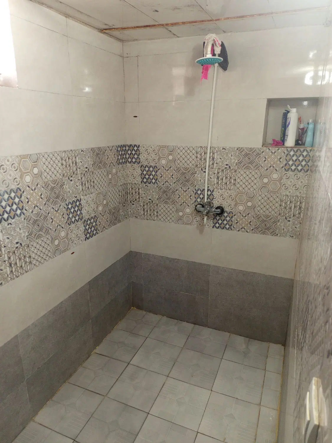 خانه مسکونی وباغچه