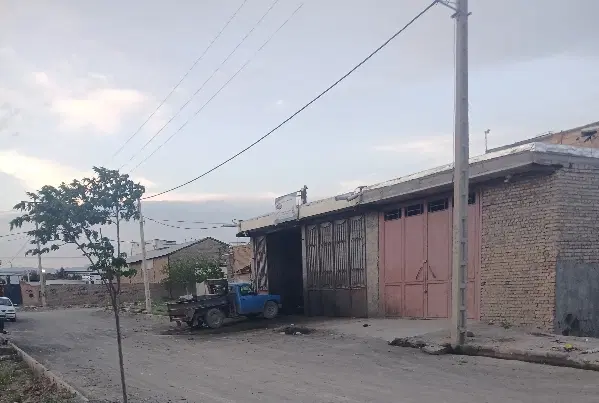 سه تامغازه به متراج۱۳۶مترعرض۱۷ در۸باتمام امتیاز