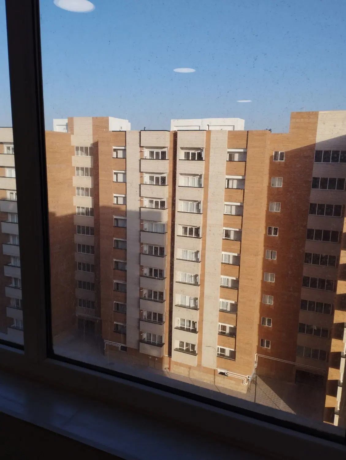 اندیشه آزادشهر سه خواب سند دار۱۴۰ متر قیمت ۶۸۰۰