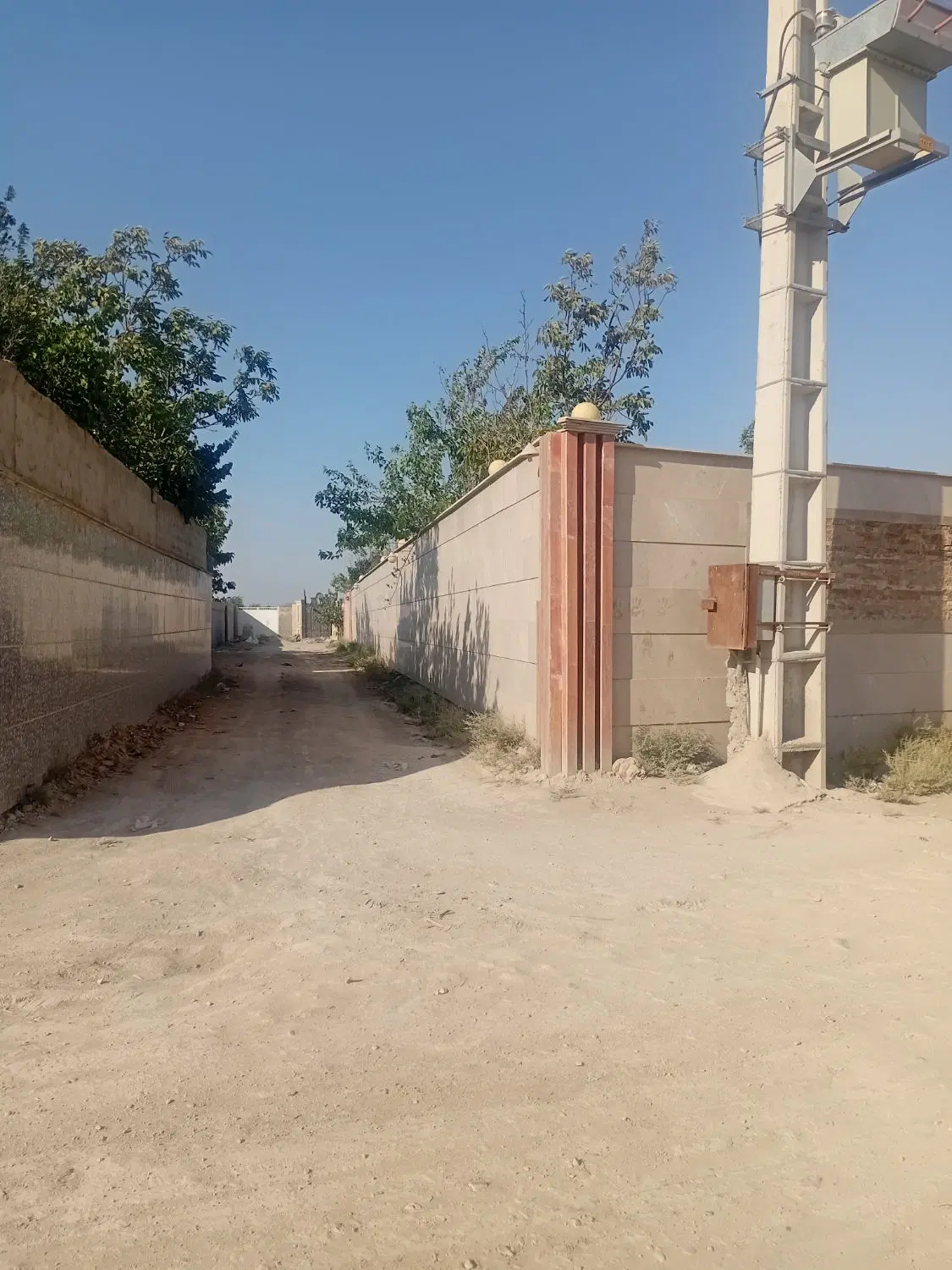 زمین باغ ۱۰۰۰ متری رباط کریم
