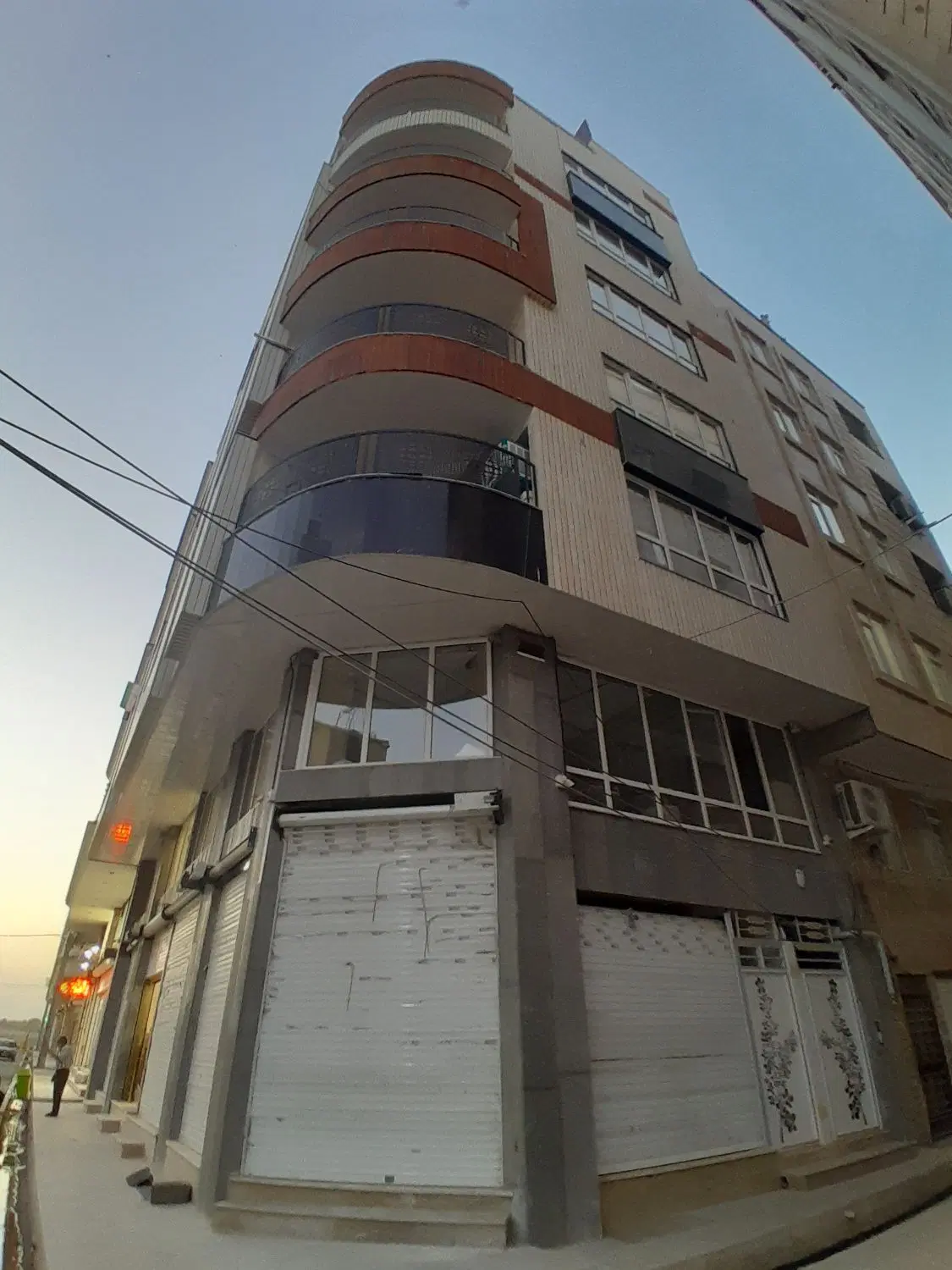 واحد ۸۵ متری سند دار بر اصلی مطهری