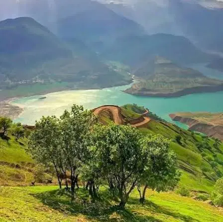 زمین ۱۰۰۰ متری زراس