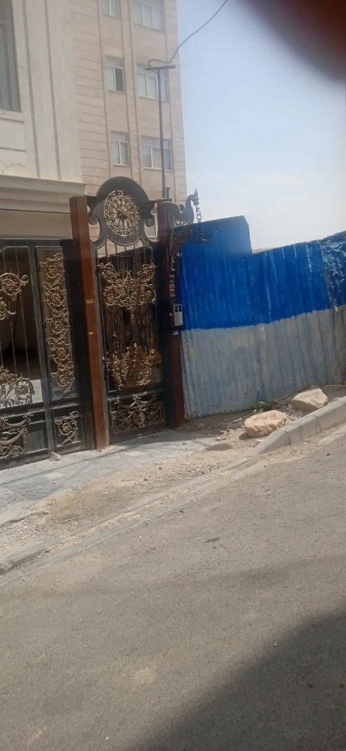 زمین 90 متری