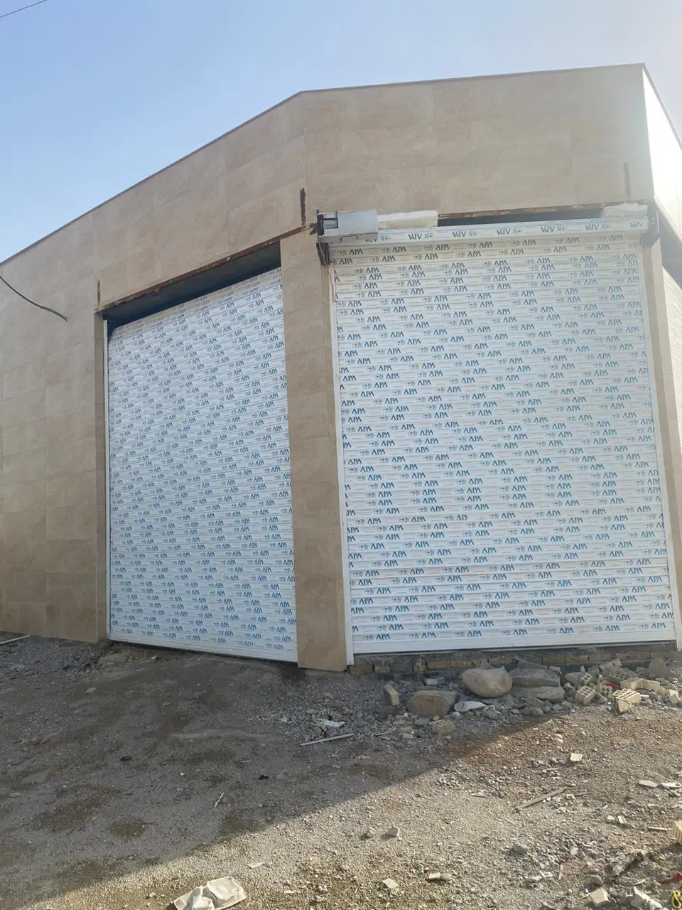 فروش تعدادی مغازه تجاری