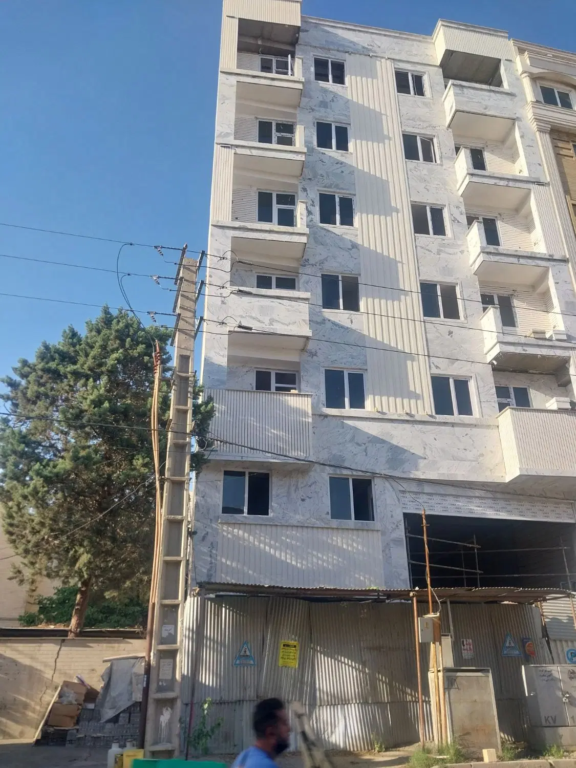 ۱۴۰متر مغازه در دوباب وبالکن