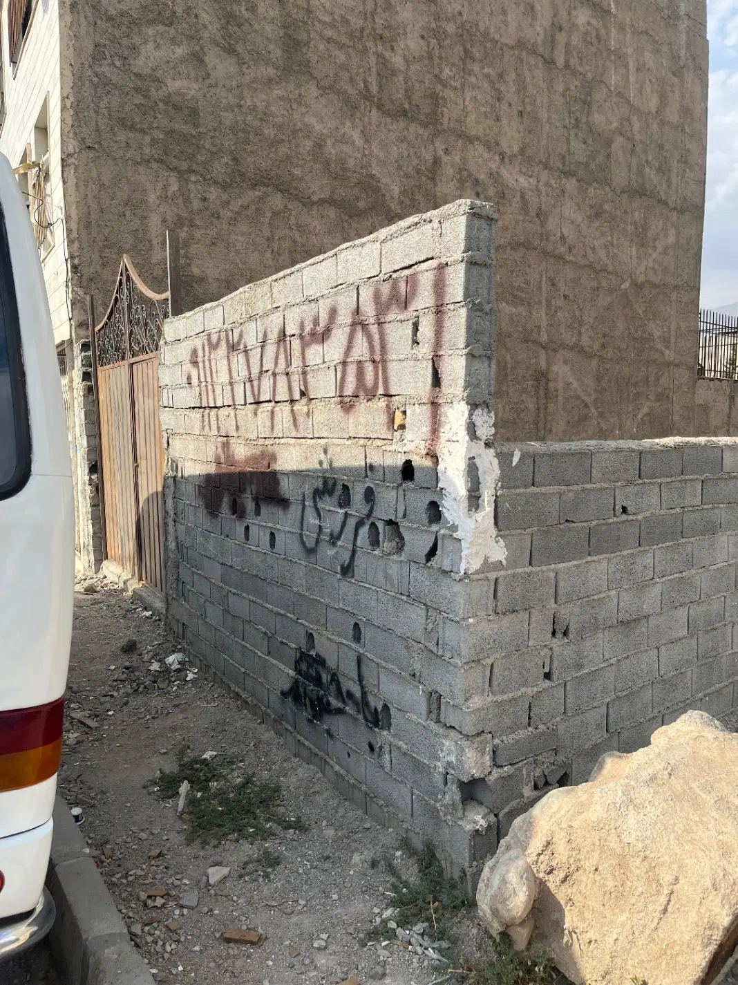 زمین چهار دیواری