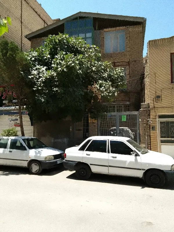 منزل ویلایی همکف غرق نور