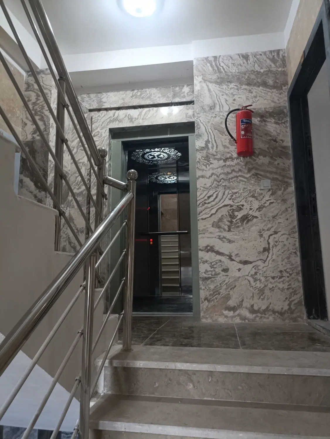 فروش آپارتمان واقع در باهنر جنوبی کوچه 31