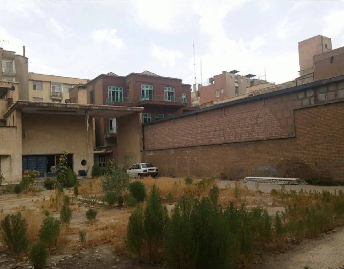 فروش ملک ۵۰۰ متری بر خیابان جمهوری با بر ۲۰متر