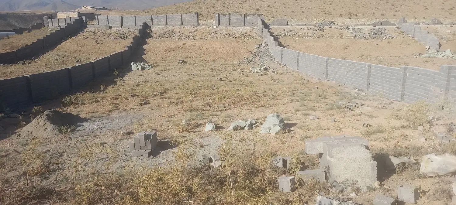 ۱۲۰۰ متر زمین