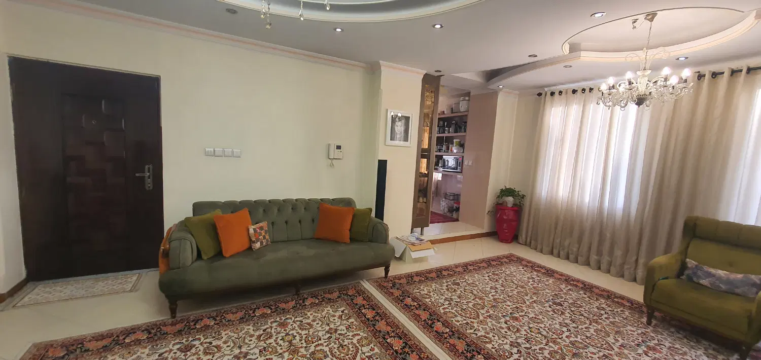 طبقه اول . تک واحدی . ۸۵ متری . نورگیر و دلنشین
