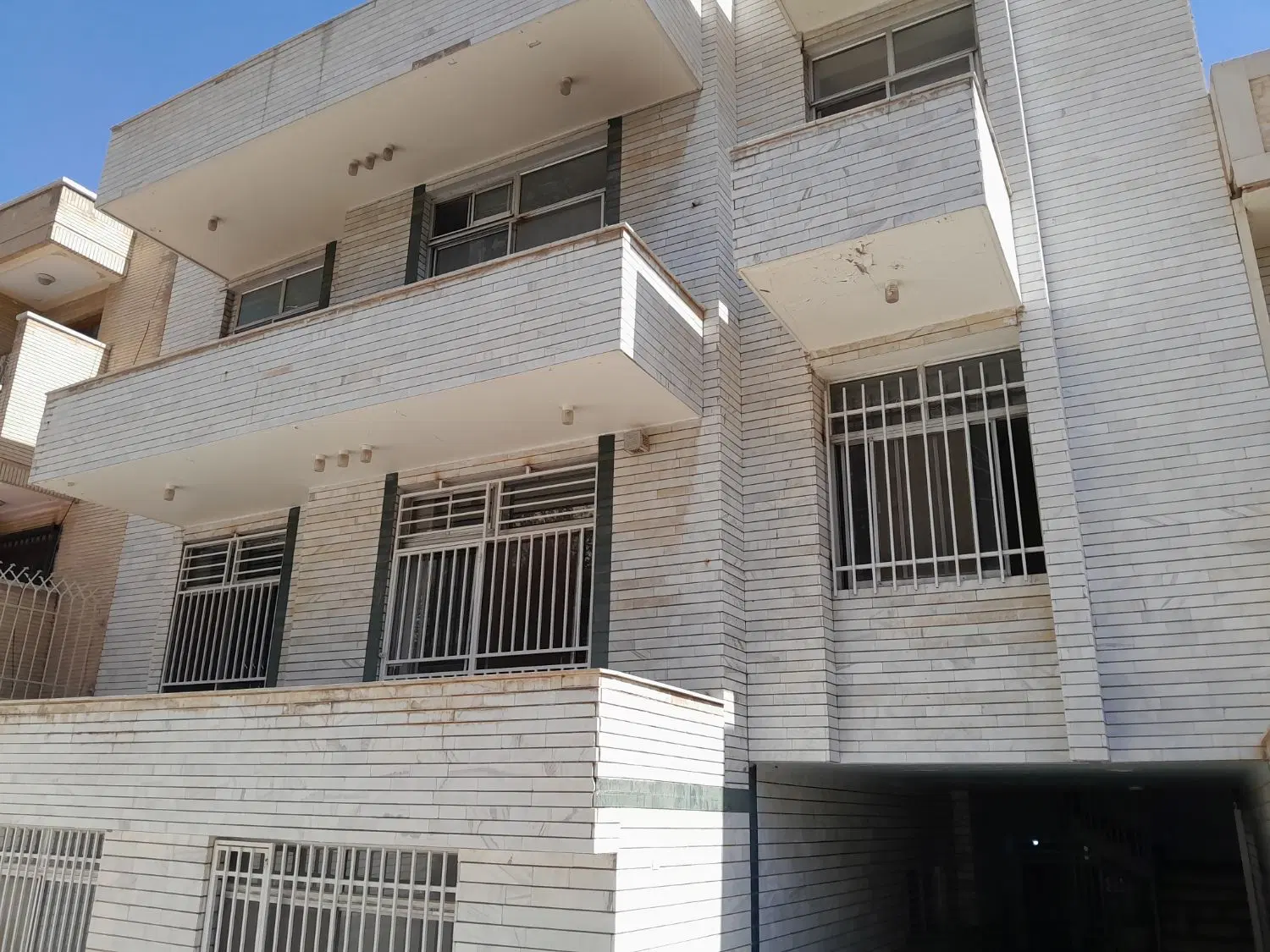 مرداویج پلاک ۳۶۰ متری ۵ روی پیلوت