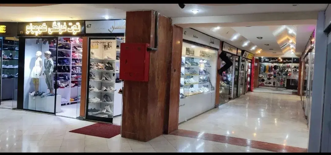 اجاره یک باب مغازه دو نبش در مجتمع تجاری لادن