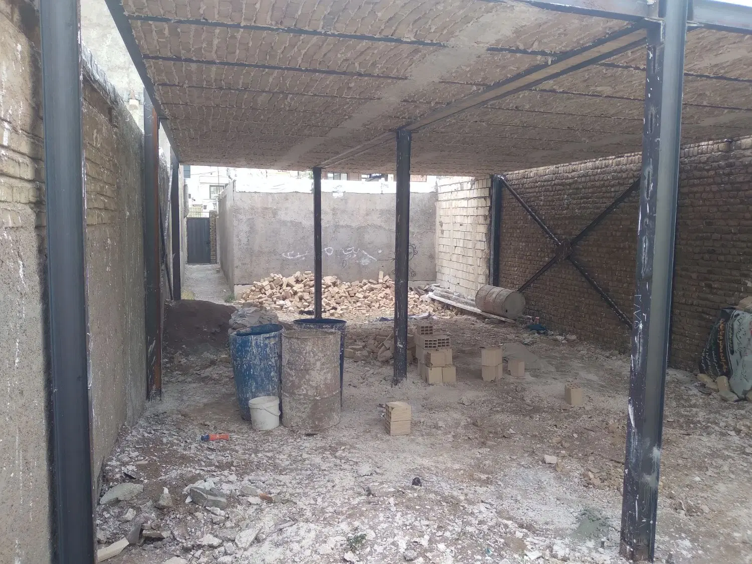 خانه نیمه کاره ناصرآباد