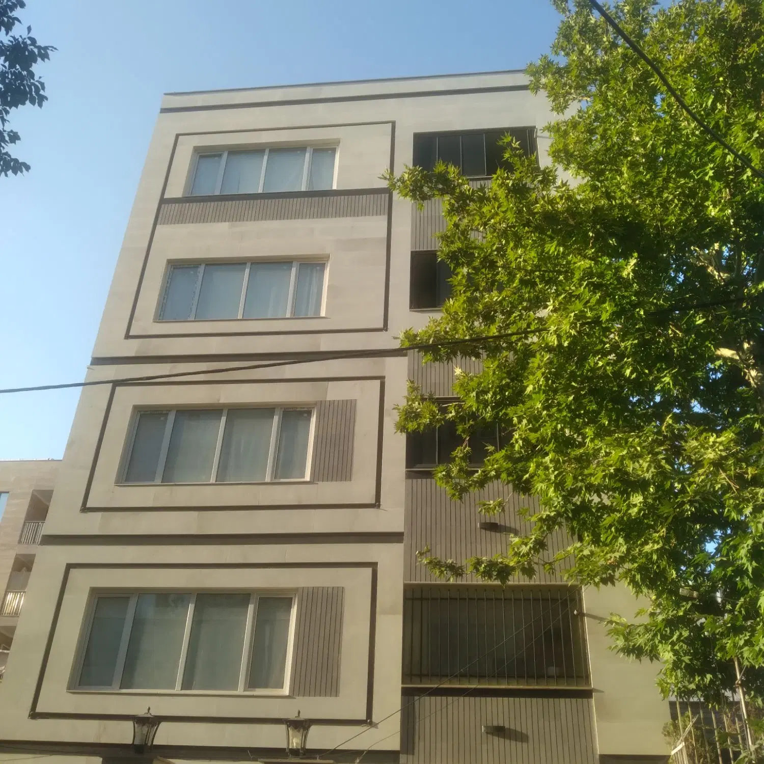 تک واحدی سندار _بلوار بهاران_۱۳۵متر ۳ خواب