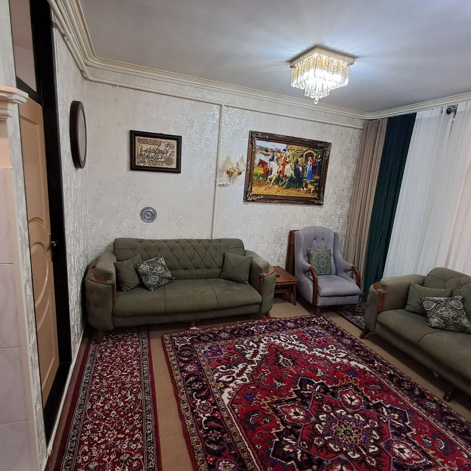 حیاط ۶۰ متری دربست تمیز در خیابان اصولی
