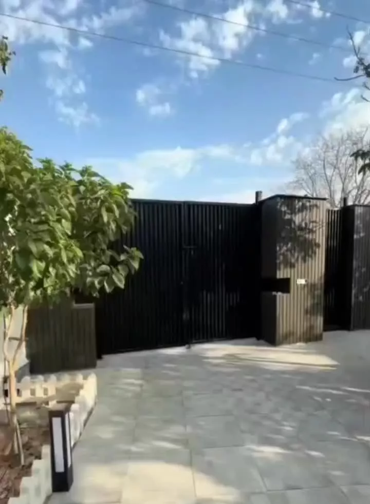 ویلای ۵۰۰متری با بنای ۱۳۰متری مدرن بااستخر۴فصل