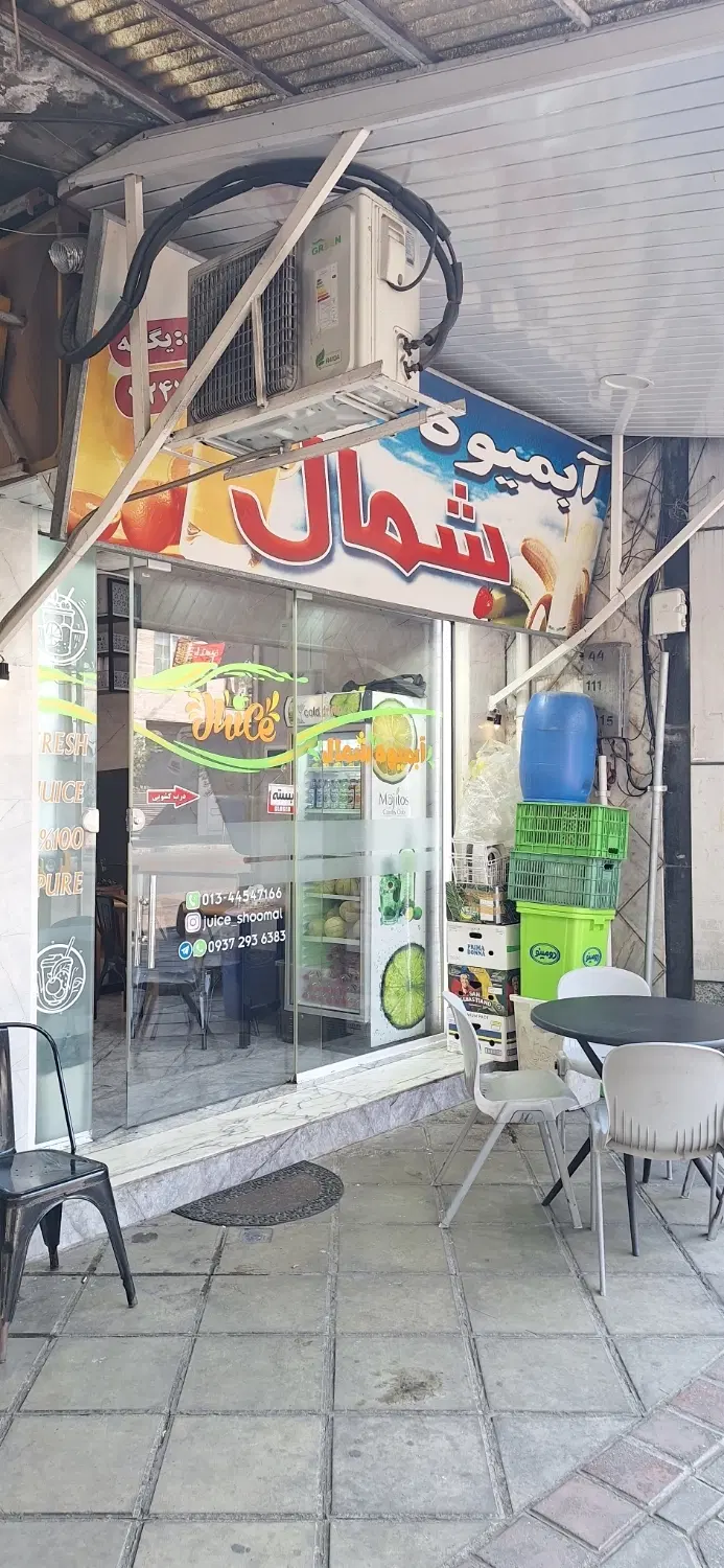 سر قفلی یک باب مغازه برخیابان اصلی بندر انزلی