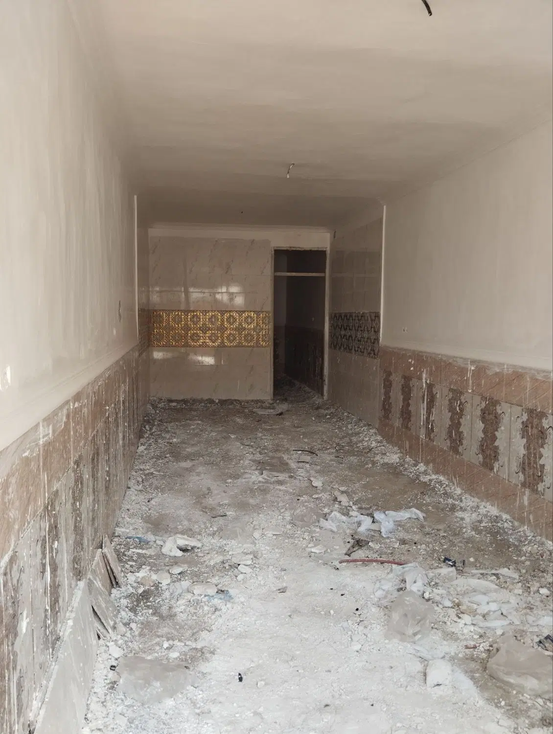 خانه دو طبقه بفروش می‌رسد