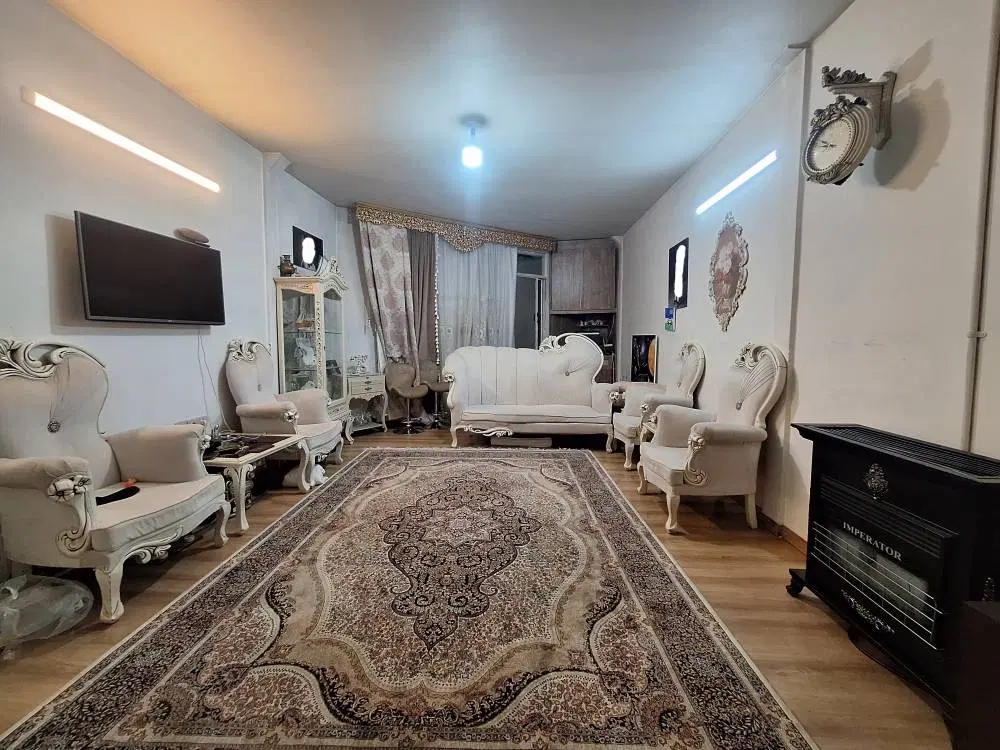 ۶۸ متر تمیز طبقه اول وکالتی حاشیه نماز