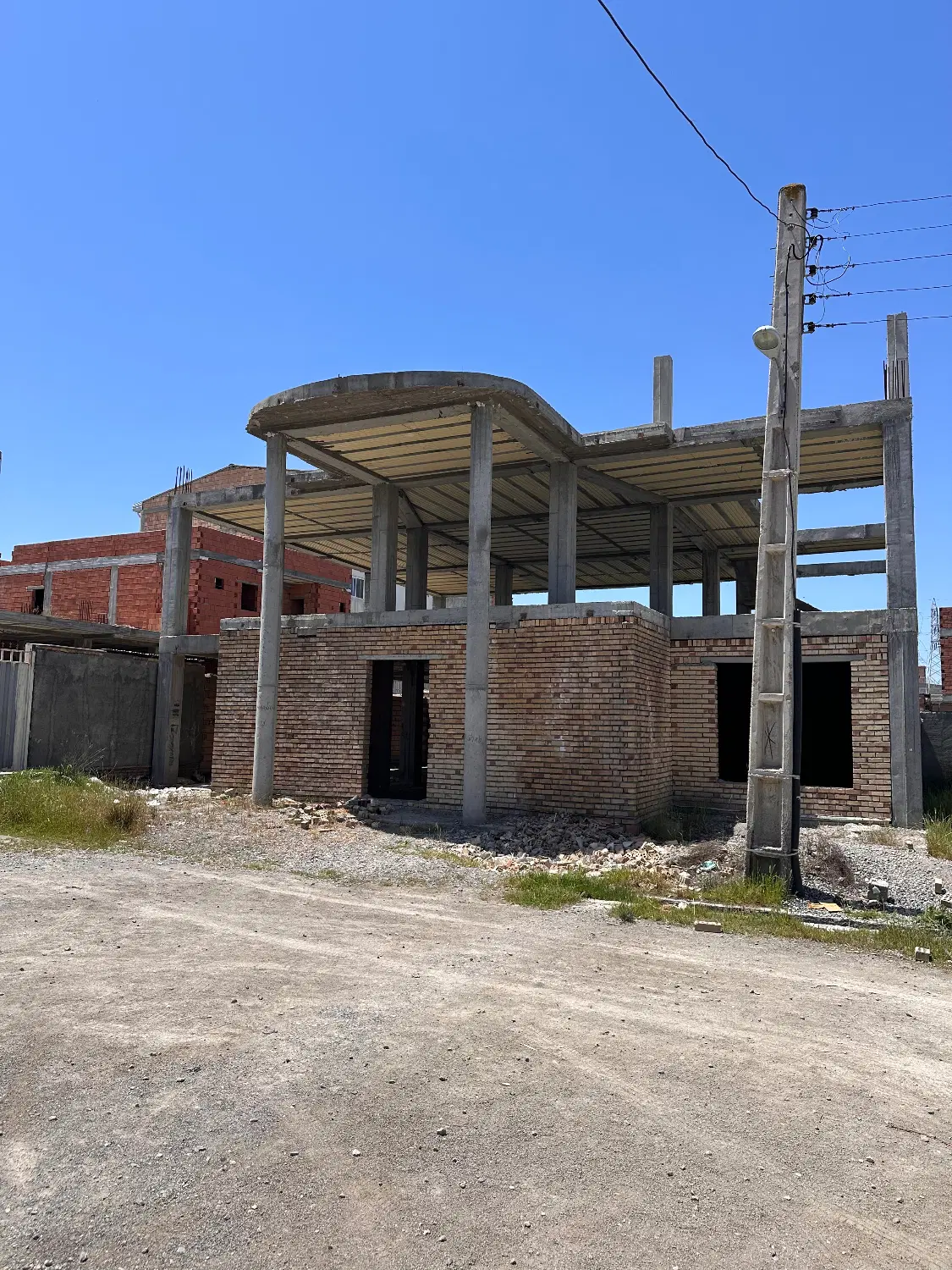 نیمه کاره ۲ طبقه