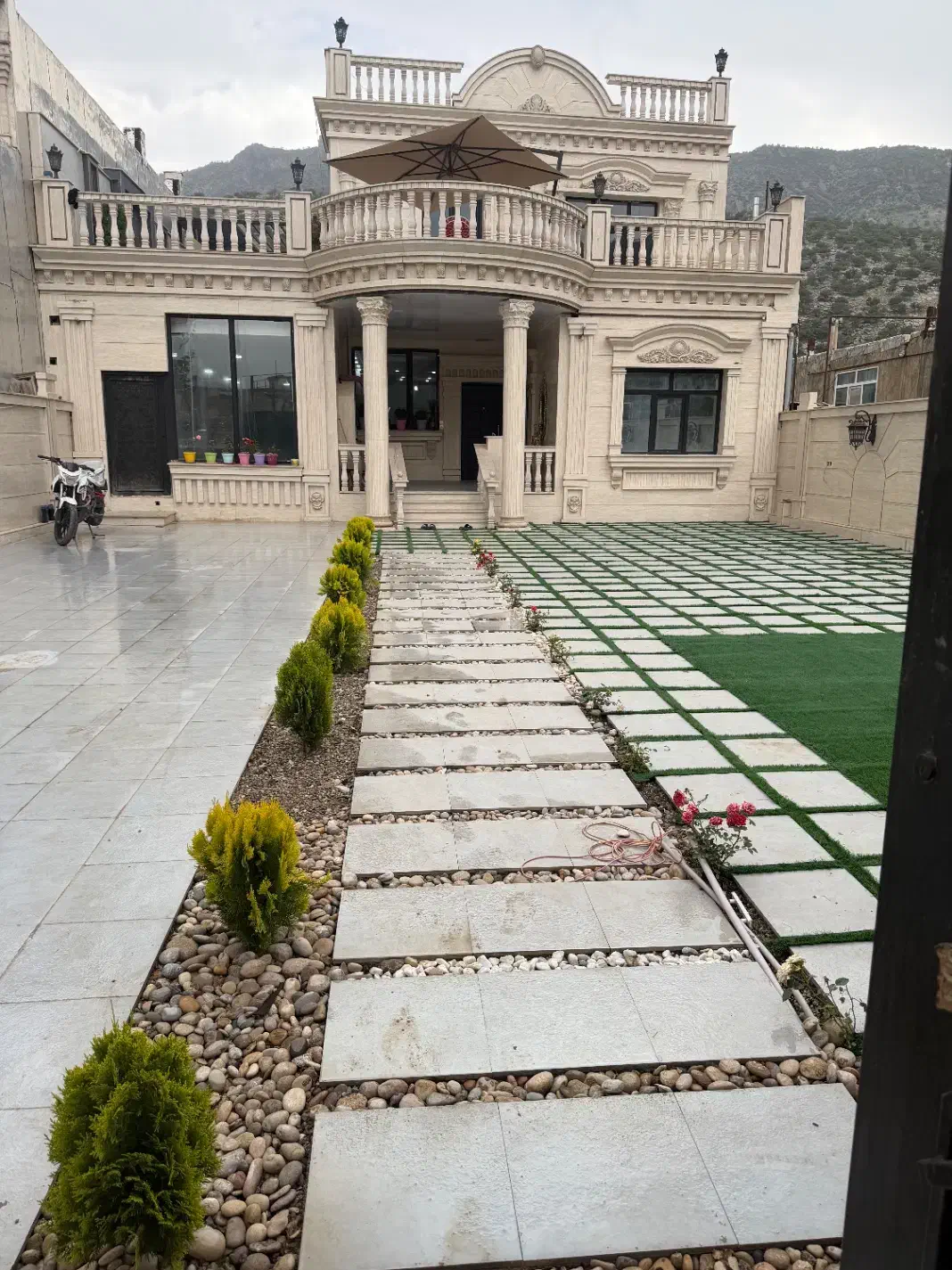 قلعه سنگی فروش ویلا