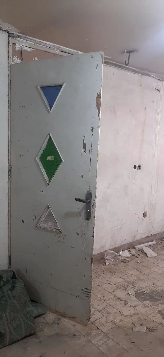 پارکینگ همکف ۱۱۰ متری