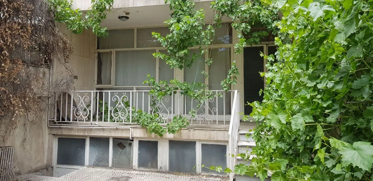 نیاوران۱۵۰متر ویلایی هم مناسب برای ساخت هم سکونت