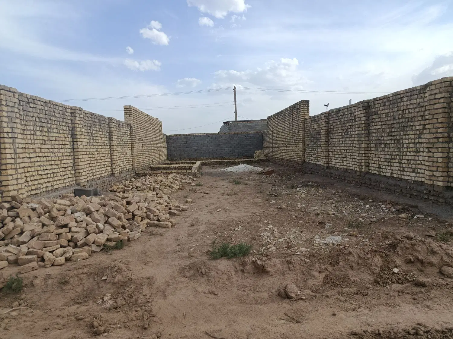 چهاردیواری فروشی جایی دبش برای سرمایه گذاری