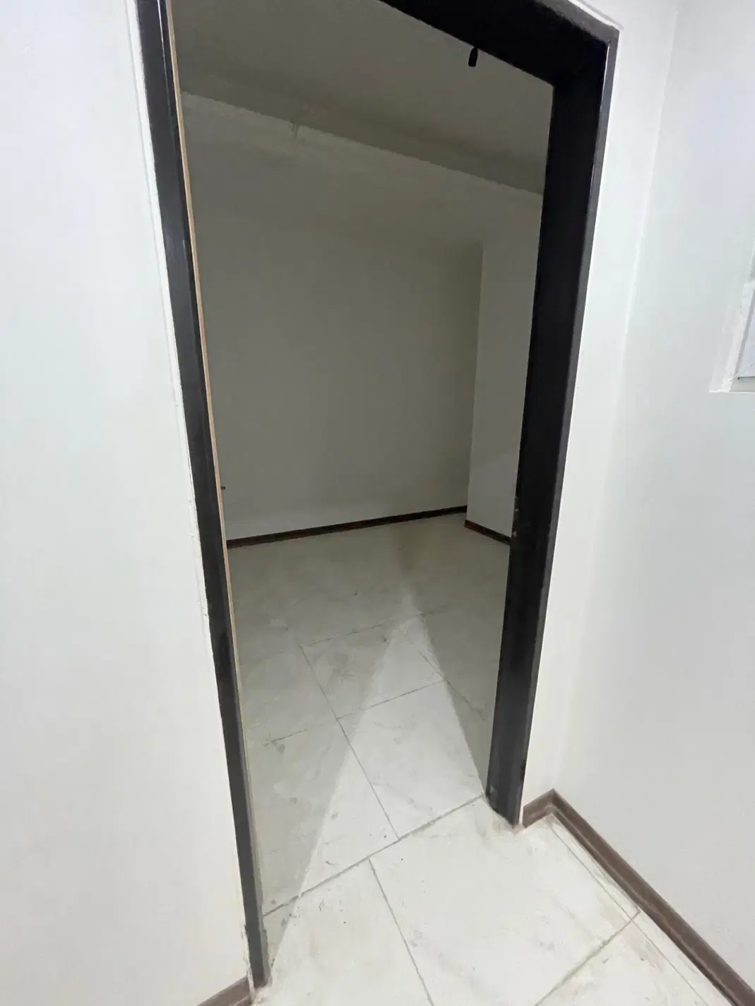 واحد ۱۰۰متری با پارکینگ‌ خیابان سوم