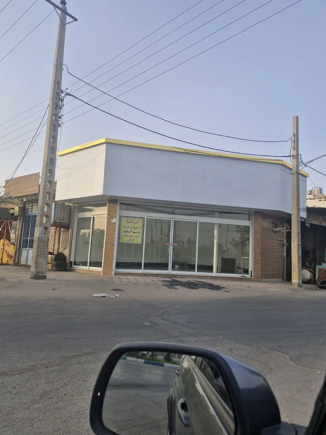 مغازه حاشیه خیابان مطهری