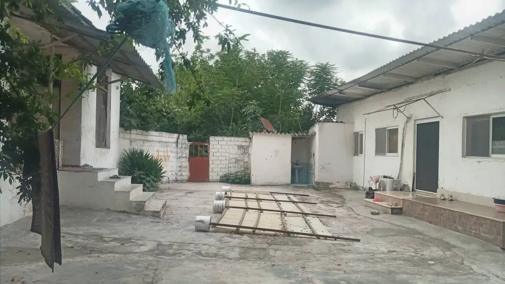 ۱۲۰۰ متر زمین مسکونی با ملک