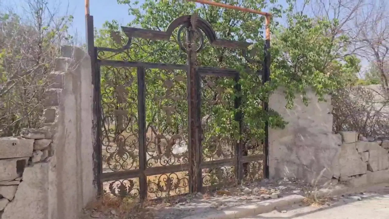 باغ ۱۰۲۰متری چهار دیواری
