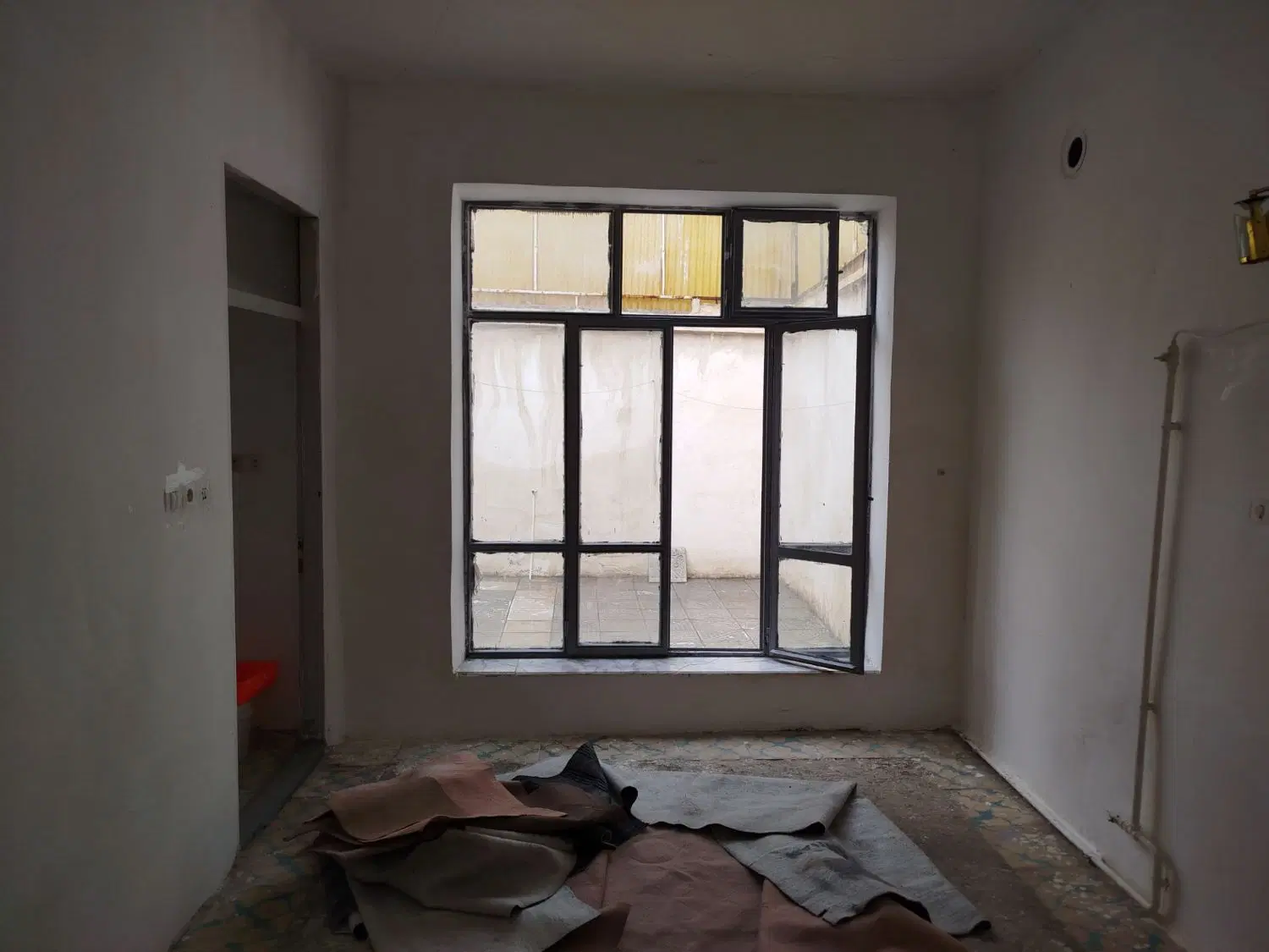 خانه دربستی فروشی 2600تومان .درخیابان بهار.