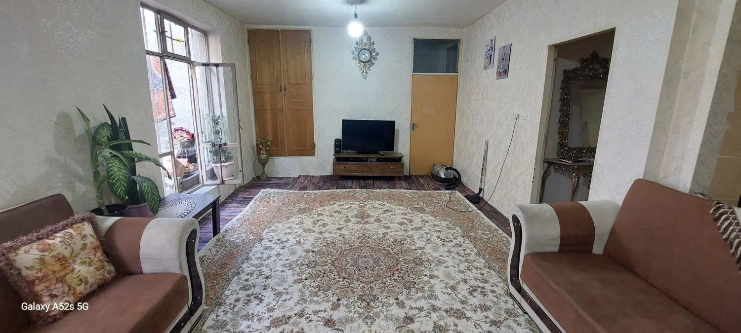 حیاط ۱۲۰ متری در عباسی