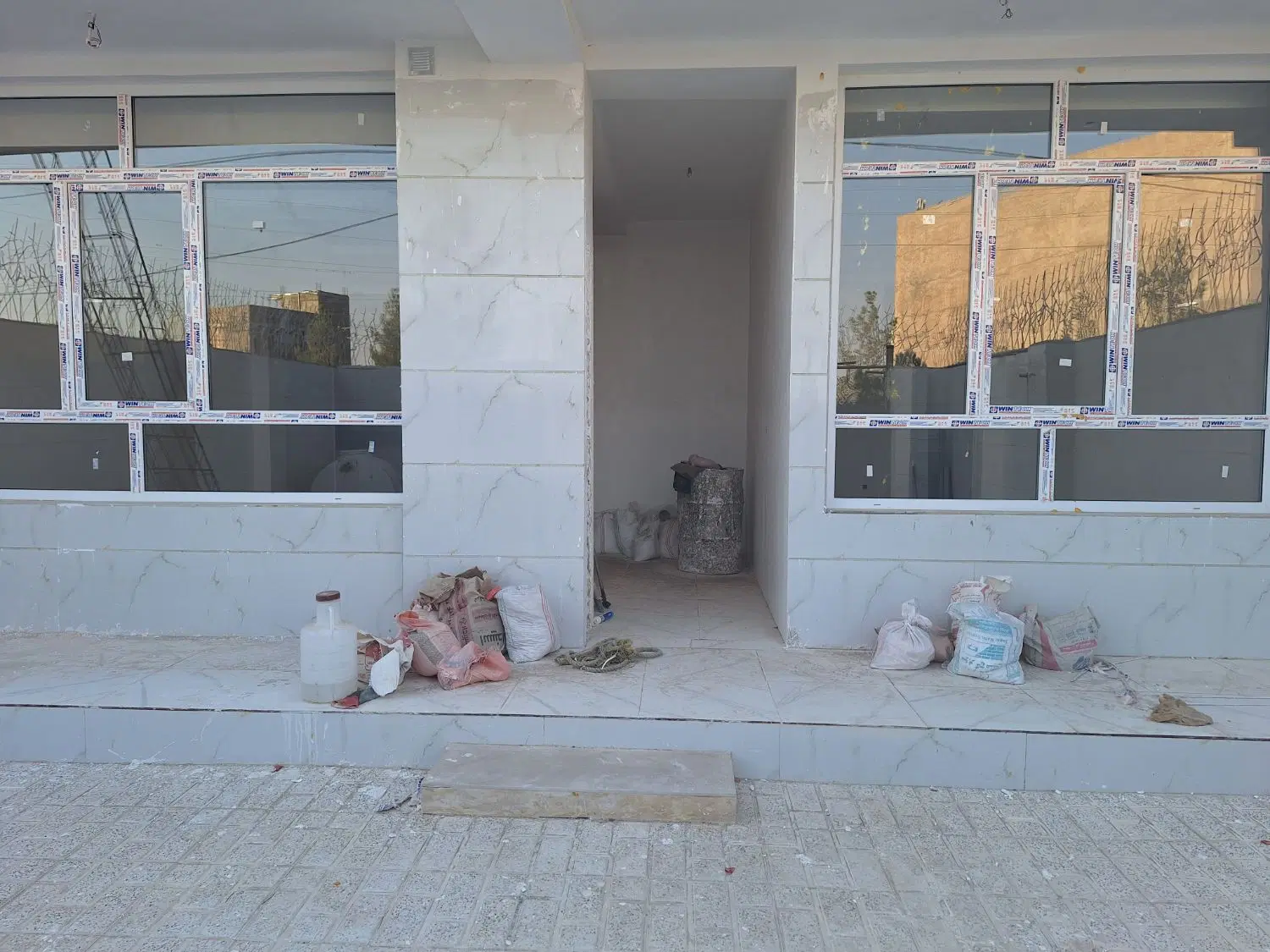 واحد ویلایی ۲۲۰ متری در ۱۴ متری میخک شهرک اشکانیه
