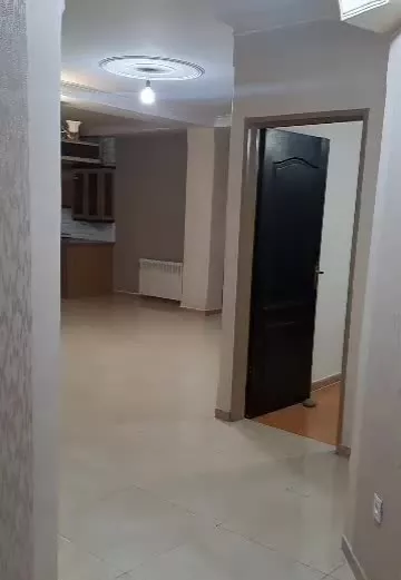 فروش آپارتمان ۸۶ متری دوخوابه طبقه اول رو به حیاط