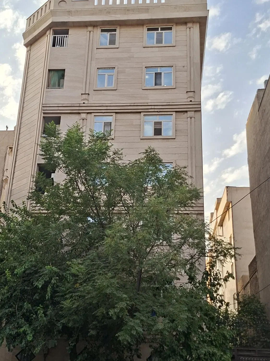 اجاره آپارتمان ۱۳۰ متری امامی
