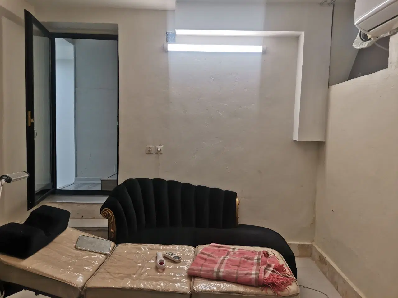 اجاره تخت یا اتاق کامل به مژه کار