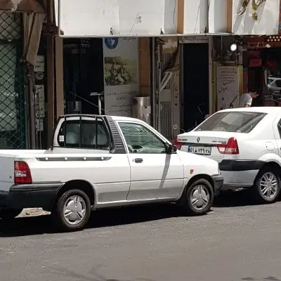 مغازه بر ظفر تقاطع نفت شمالی۵۰ متر کف ۲۵ متر بالکن