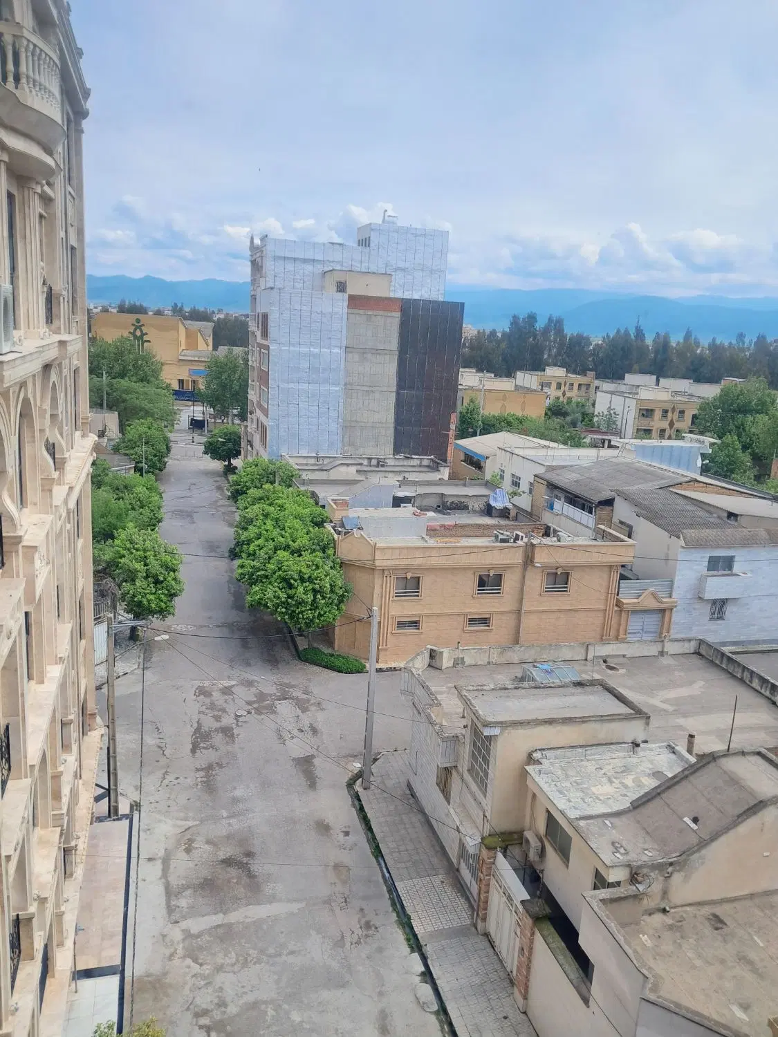 400متر زمین با بر 10خیام جنوبی پارک لاله